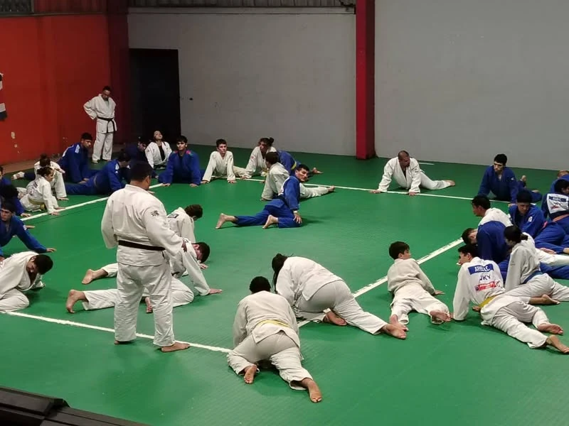 Entrenamiento compartido por judokas de El Pilar y otros clubes